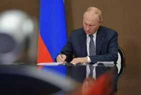 Putin Rusiyada hərbi vəziyyətlə bağlı qanun imzaladı
