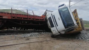 Yük maşını qəza törətdi : 8 yaralı
