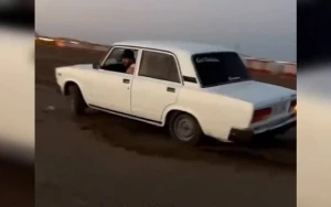 Çimərlikdə avtoşluq edən gənc saxlanıldı - YENİLƏNDİ (VİDEO)