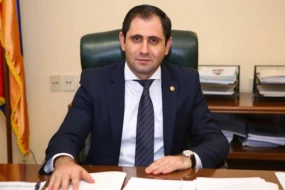 \"Ermənistan müdafiə naziri istefaya göndərilir\" - Erməni mətbuatı