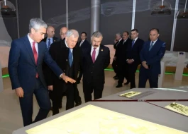 İraq Prezidenti Heydər Əliyev Mərkəzi ilə tanış olub - FOTO