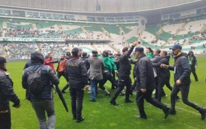 Türkiyədə futbolçular arasında əlbəyaxa DAVA
