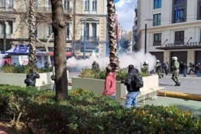 Yunanıstanda iğtişaşlar: Polis gözyaşardıcı qazdan istifadə edib
