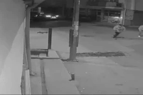 Maşını divara çırpdı, sonra düşüb qaçdı - VİDEO