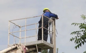 \"Azərişıq\" güclü küləyin yaratdığı fəsadların aradan qaldırır