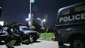 Pakistanda polis maşınına hücum oldu - Ölənlər və yaralılar var