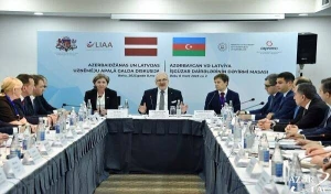 Egils Levits Bakıda iş adamları ilə görüşdü