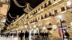 Bakıda yeniyetmələr ərəb turistin başına oyun açdılar