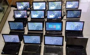 Azərbaycanda məktəbin notbuklarını oğurladılar