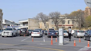 Paytaxtda parklanma tarifləri müəyyənləşir - VİDEO