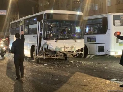 Bakıda zəncirvari qəza - Sərnişin avtobusu avtomobillərlə toqquşdu (FOTOLAR)
