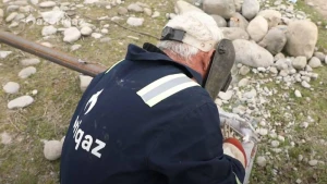 Ağsunun Padar kəndində istismar müddəti başa çatan qaz xətləri yenilənir - VİDEO