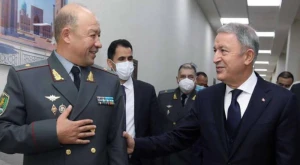 Akar özbək həmkarı ilə danışıqlar apardı
