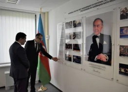 Hikmət Hacıyev NATO rəsmiləri ilə müzakirələr aparıb - FOTO