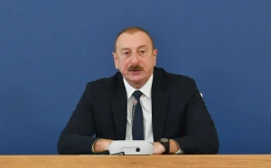 Qarşımızd böyük çağırış dayanır