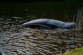 Maşın çaya aşdı, 2 gənc öldü - Azərbaycanda faciə