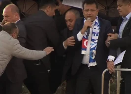İmamoğlunun Ərzurum mitinqinə hücum: Yaralananlar var - FOTOLAR
