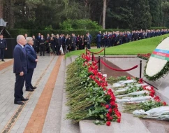 Əqli Mülkiyyət Agentliyinin rəhbərliyi və kollektivi Ulu Öndərin xatirəsini yad etdi - FOTOLAR