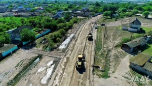 Neftçala rayonunda 11 yaşayış məntəqəsinin yolları yenidən qurulur - VİDEO/FOTO