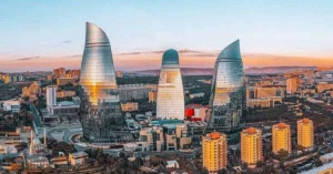 Yüzlərlə insan yaşamaq üçün Azərbaycana gəldi