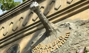 Tənqidlərə səbəb olan abidə söküldü - FOTO