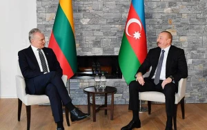 Prezidentlərin məhdud tərkibdə görüşü başladı