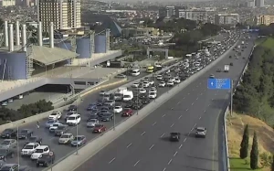 Bu yollarda tıxac var - SİYAHI