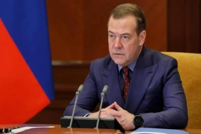 \"Britaniyanın səfeh məmurları unutmamalıdırlar ki,...\" - Dmitri Medvedev