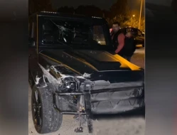 Azərbaycanlı müğənni \"Galendewagen\"i ilə qəzaya düşdü - FOTO