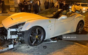 Bakıda qəzaya uğrayan “Ferrari”nin sahibi kimdir? - VİDEO