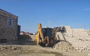 Abşeron rayonunda qanunsuz tikililər söküldü - VİDEO