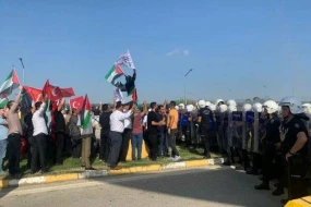 Türkiyədə etirazçılar ABŞ hərbi bazasına hücum çəkdilər - VİDEO