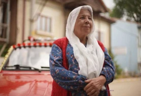 78 yaşlı aktrisa 22 illik sevgilisi ilə evləndiyini etiraf etdi