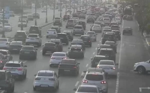 Bakının bu yollarda tıxac var - SİYAHI