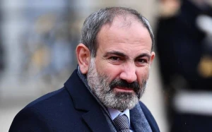 Paşinyan Fransaya getdi
