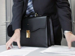 Sabiq məmuru şantaj edən qayını ilə bağlı QƏRAR