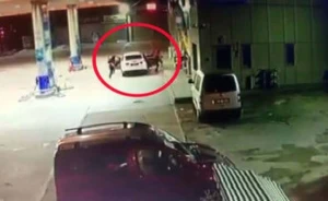 Azərbaycanlı aparıcı polisin küçədə cinayətkarı yaxalaması anını kameraya çəkdi - ANBAAN VİDEO