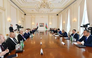 Prezidentlərin geniş tərkibdə görüşü oldu