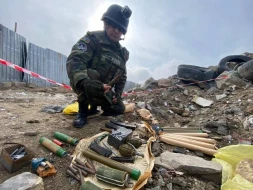 Bakıda avtomat, qumbara, siqnal minaları və sursat tapılıb - VİDEO