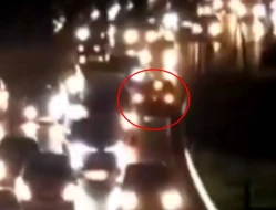 Bakıda \"Prius\" mərkəzi yolda \"protiv\" sürdü - VİDEO