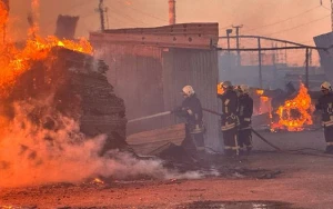 Tikinti materialları bazarındakı yanğın nəzarətə alındı - YENİLƏNDİ (VİDEO)