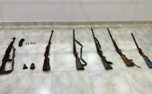 Qanunsuz silahlar polisə təhvil verildi