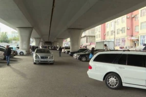 Bakıda körpünün altını dayanacaq edib pul yığırlar - VİDEO