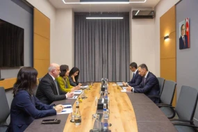 Nazir baş katiblə müzakirələr apardı