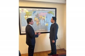 Prezidentin köməkçisi Qazaxıstan səfiri ilə regional məsələləri müzakirə etdi