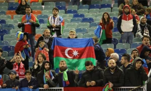 \"Qarabağ\" futbolçularının İsveçdə azərbaycanlı azarkeşlərlə QƏLƏBƏ SEVİNCİ - VİDEO