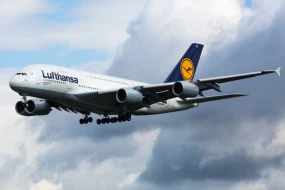 Almaniyanın Lufthansa şirkəti İsrailə uçuşları dayandırdı