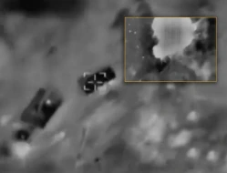 İsrail aviasiyası HƏMAS-ın avtomobillərini bombalayıb - VİDEO