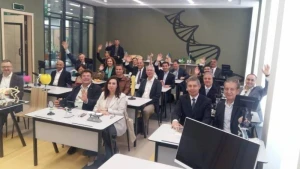 Diplomatlar Füzulidə parta arxasında - FOTO