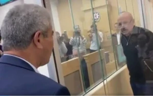 Xaçatryanın işgəncə verdiyi tanınmış şəxs məhkəməyə gəldi: Onu dərhal tanıdı - VİDEO